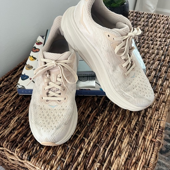 Hoka Clifton 9 women’s Oatmeal - Picture 2 of 9